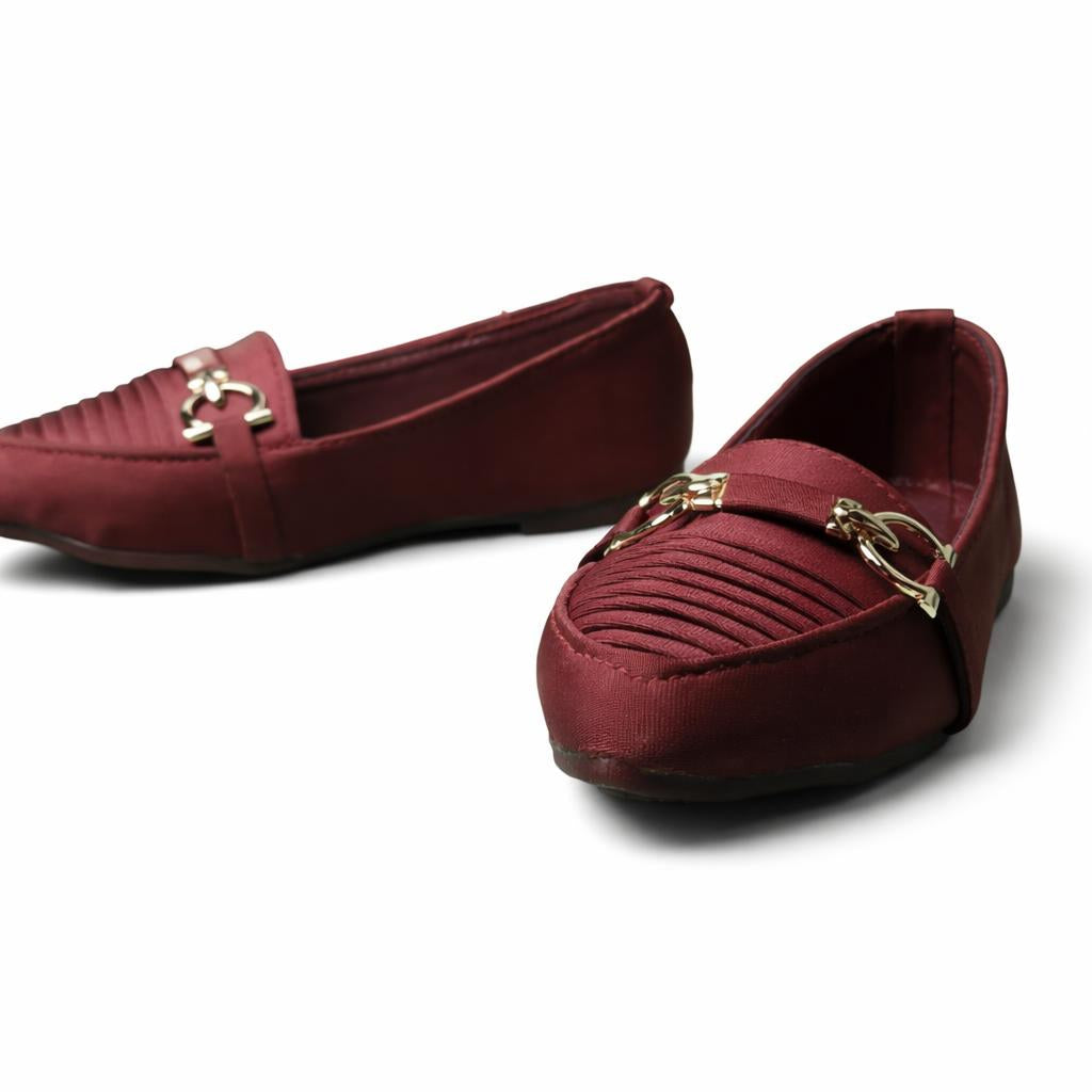 Choti Si Walk Classic Buckle Pumps for Girls – Elegant Flat Loafers with Metal Detail